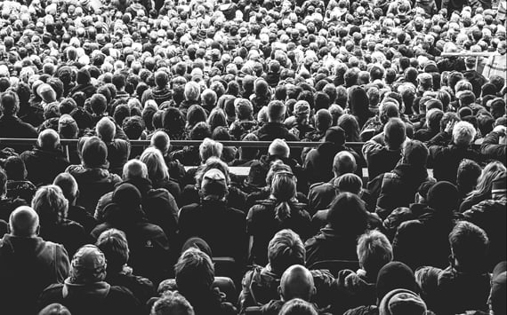 Mennesker i svart-hvidt