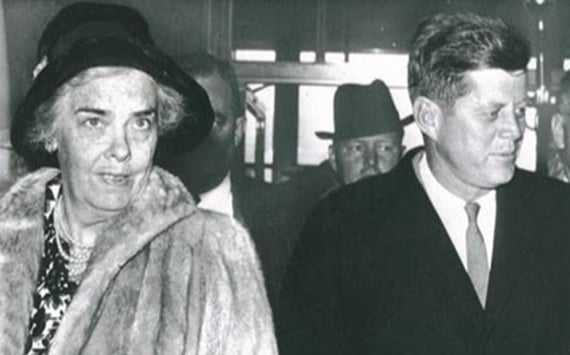 John F. Kennedy sammen med sin læge; Dr. Janet Travell. Moderne triggerpunktbehandling er grundlagt og udviklet af Dr. Janet Travell i samarbejde med David Simons